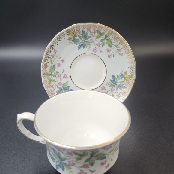 Queen Anne Bone China Tea cup and saucer - Picture 5 of 12